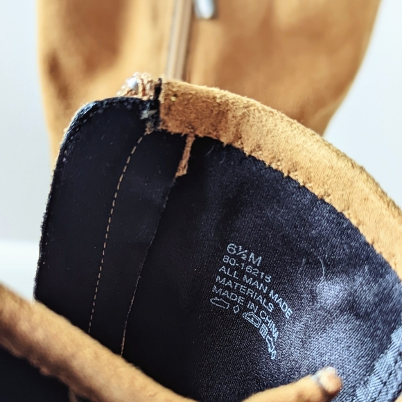 Candie's square toed 90's knee-high boots. - Picture 7 of 9